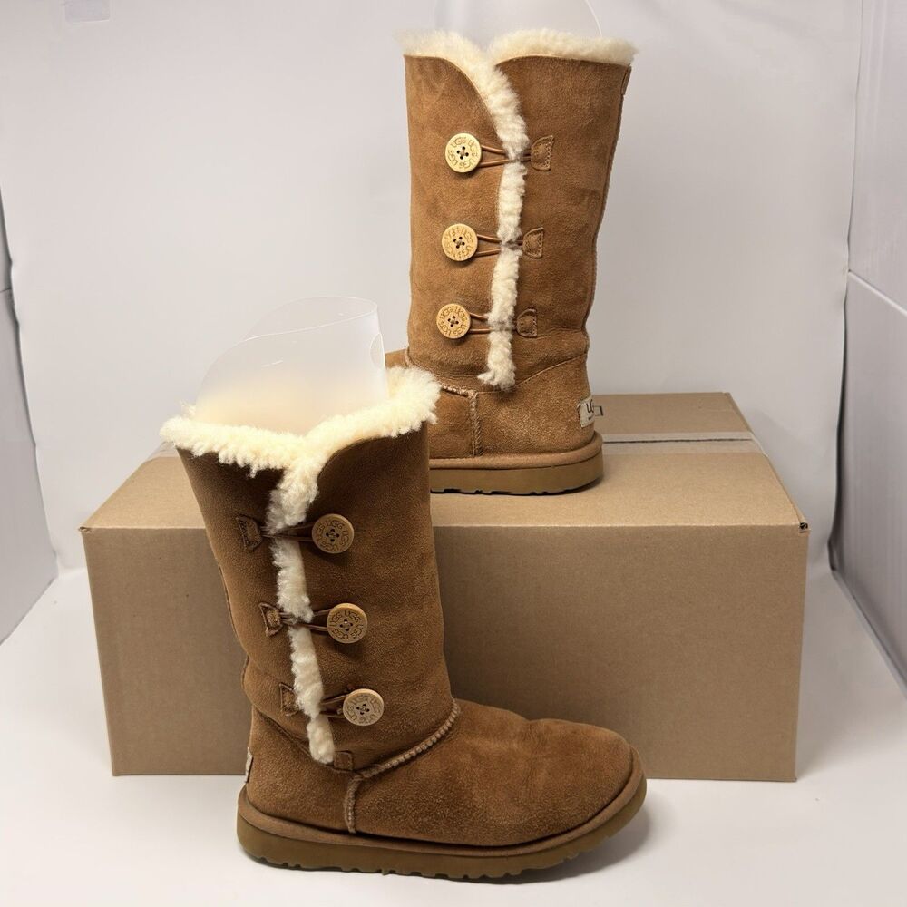 UGG Bailey Button Triplet Tall Chestnut Suede Boots Women’s Size 5 1962 READ